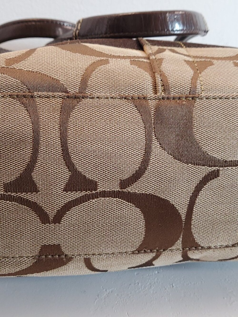 32. COACH SIGNATURE LOGO MEDIUM ZIP TOP SHOULDER BAG BROWN/BEIGE LINED POCKETS - Picture 5 of 8